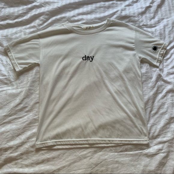 🤍 White T-Shirt w/ “day” Embroidery - Picture 1 of 1